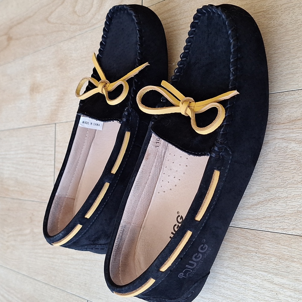 UGG Moccasin Women's Black Suede Slip On Shoese Size 35 - Picture 3 of 12